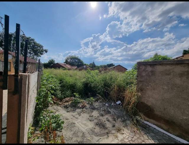 LAND FOR SALE IN FLORA PARK